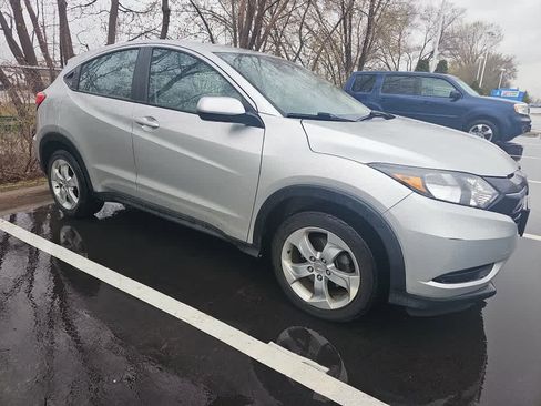 Used 2016 Honda HR-V LX image 2