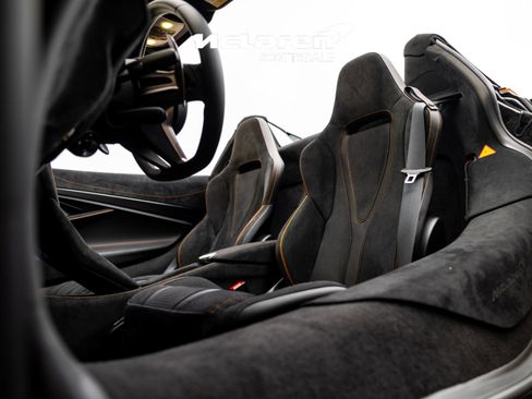 Used 2024 McLaren 750S Spider RWD image 19
