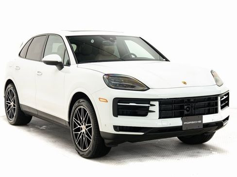 Used 2025 Porsche Cayenne image 31