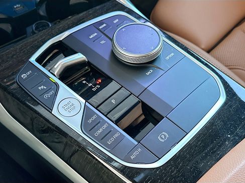 Used 2023 BMW 330i Sedan w/ M Sport Package image 17