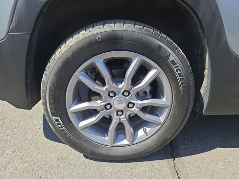 Used 2023 GMC Terrain SLT w/ Tech Package image 12