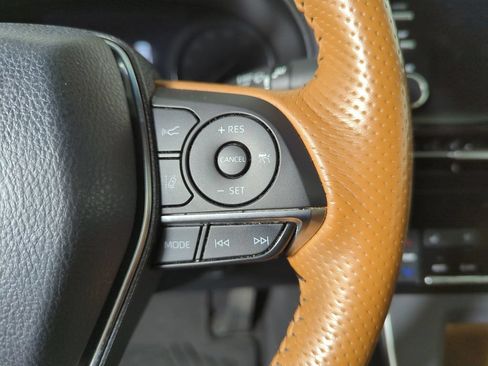 Used 2019 Toyota Avalon Limited FWD image 28