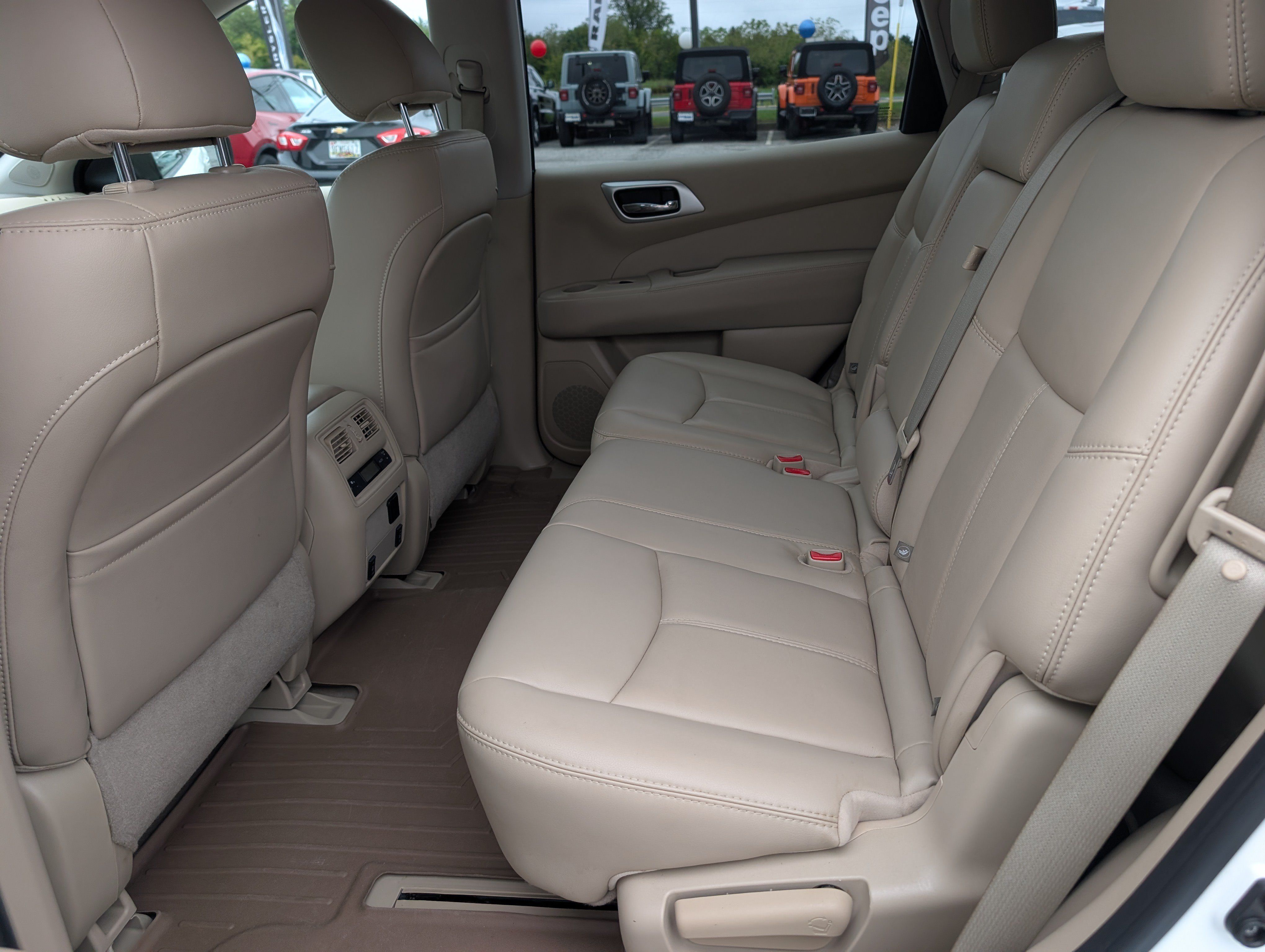 Used 2015 Nissan Pathfinder SL w/ SL Tech Package FWD image 17