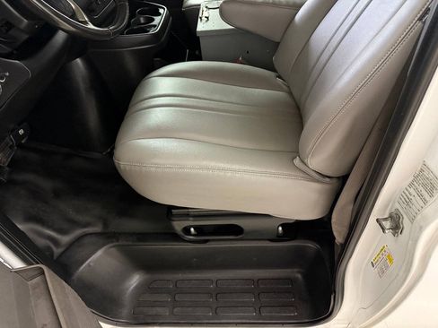 Used 2018 Chevrolet Express 3500 Extended w/ Driver Convenience Package RWD image 34