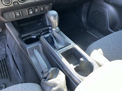 Used 2018 Toyota Tacoma TRD Sport image 30