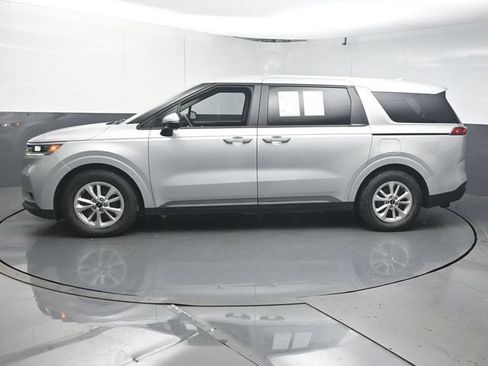 Used 2022 Kia Carnival LX FWD image 5