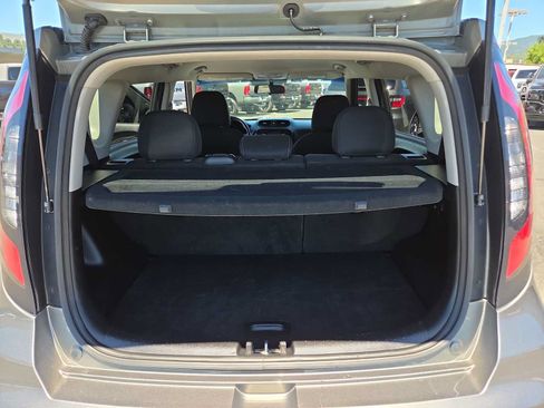 Used 2017 Kia Soul + FWD image 27