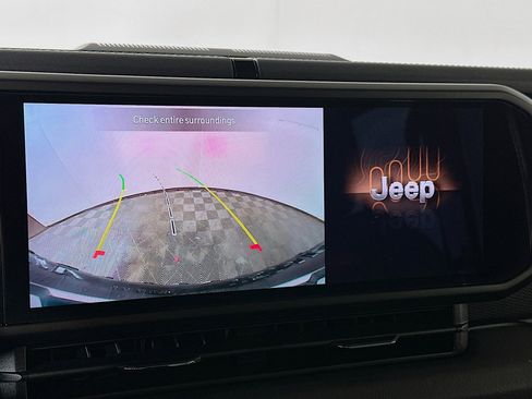 Used 2025 Jeep Wrangler Unlimited Rubicon image 13