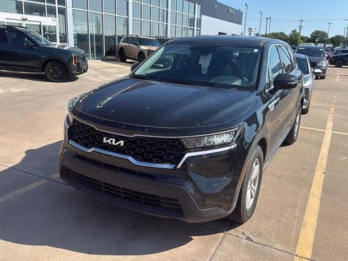 Used 2022 Kia Sorento LX FWD image 2