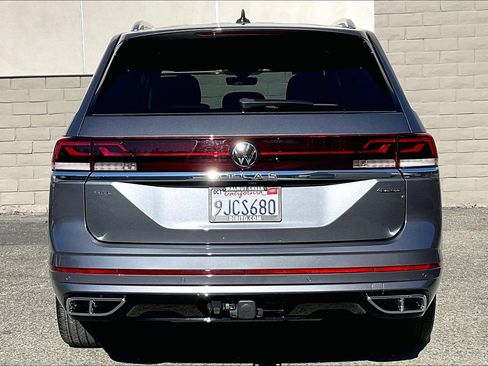 Certified 2024 Volkswagen Atlas SEL Premium R-Line image 3