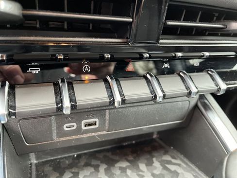 Used 2025 GMC Canyon Elevation w/ Convenience Package image 21