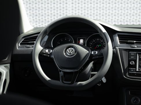 Used 2018 Volkswagen Tiguan S AWD/4WD image 9