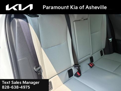 Used 2024 Toyota Prius XLE FWD image 24