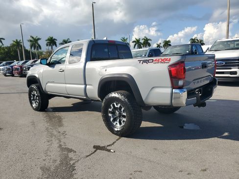 Used 2018 Toyota Tacoma TRD Off-Road image 7