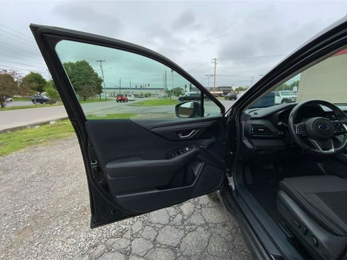 Used 2024 Subaru Outback Premium AWD/4WD image 19