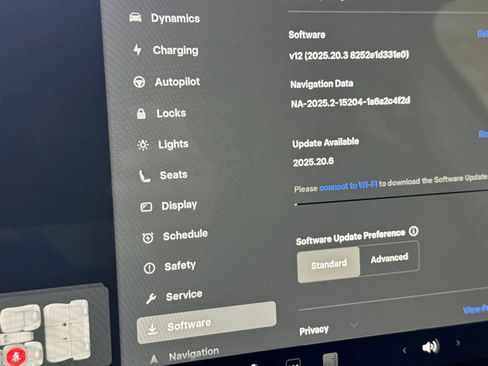 Used 2020 Tesla Model Y Long Range image 17