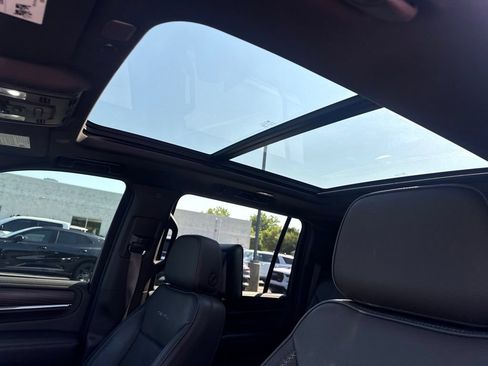 Used 2021 GMC Yukon XL Denali w/ Denali Premium Package AWD/4WD image 13