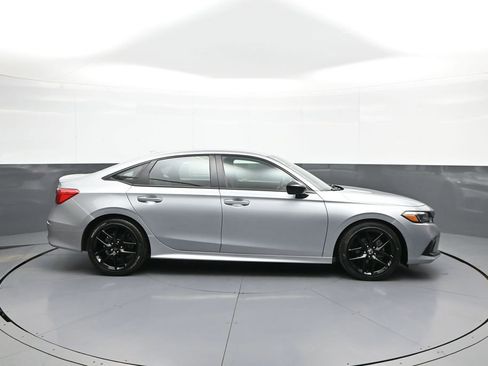 Used 2023 Honda Civic Sport image 5