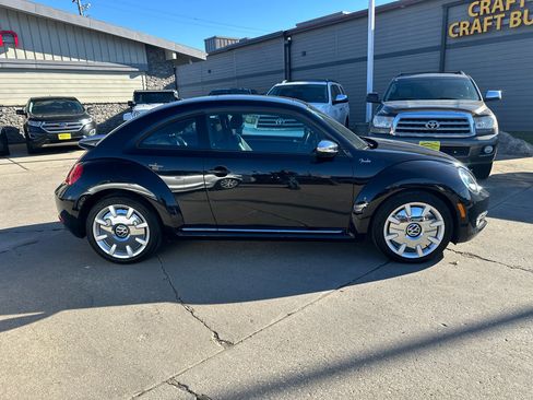 Used 2013 Volkswagen Beetle Turbo image 2