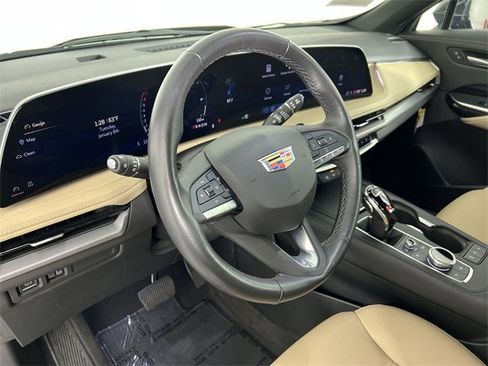 Certified 2024 Cadillac XT4 Luxury w/ Cold Weather Package image 35