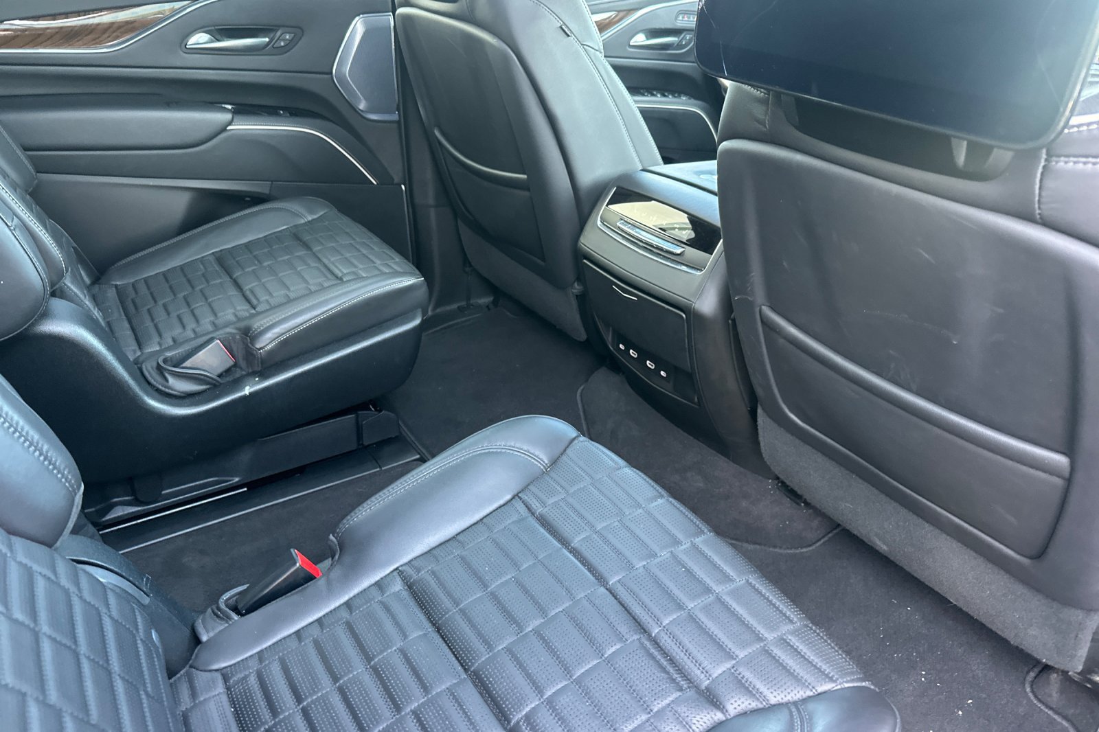 Used 2023 Cadillac Escalade Sport Platinum w/ LPO, ONYX Package AWD/4WD image 18
