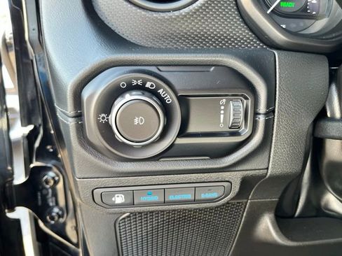 Used 2024 Jeep Wrangler Unlimited Rubicon 4xe image 31