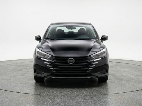 Used 2025 Nissan Versa SV image 2