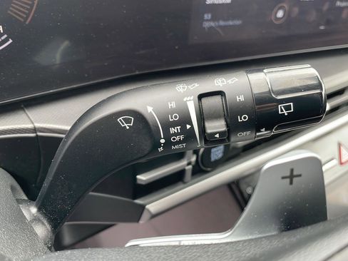 Used 2025 Hyundai Santa Fe SEL AWD/4WD image 16