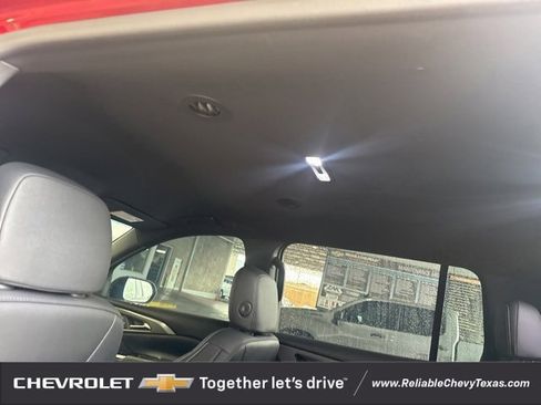 Certified 2025 Chevrolet Traverse LT w/ Driver Confidence Package image 11