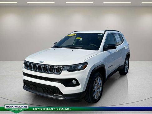 Used 2023 Jeep Compass Latitude AWD/4WD image 5