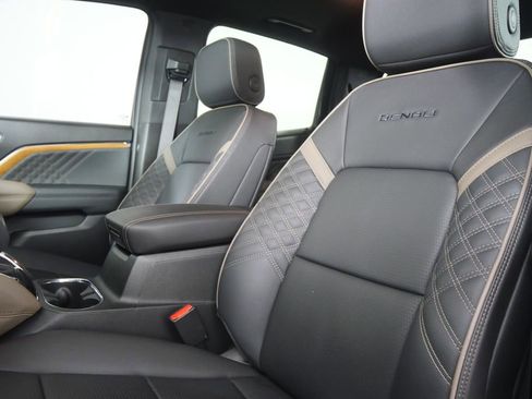 Used 2024 GMC Canyon Denali AWD/4WD image 12