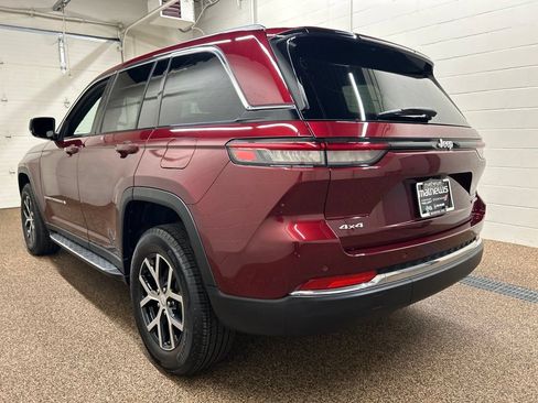 Used 2025 Jeep Grand Cherokee Limited AWD/4WD image 4