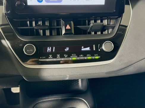 Used 2025 Toyota Corolla LE image 16