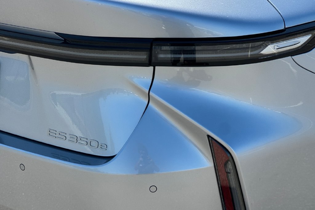 Used 2026 Lexus ES 350e w/ Convenience Package FWD image 25