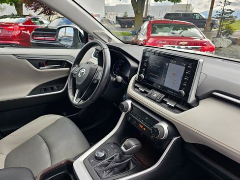 Used 2020 Toyota RAV4 Limited image 14