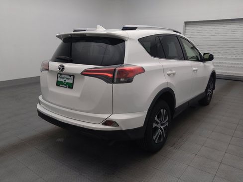 Used 2018 Toyota RAV4 LE FWD image 9
