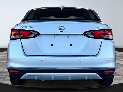Used 2020 Nissan Versa SV image 5