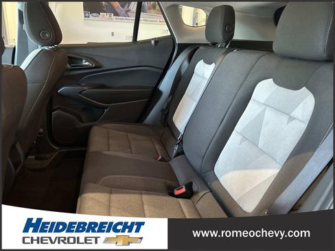 Used 2025 Chevrolet Trax LS w/ LS Convenience Package FWD image 12