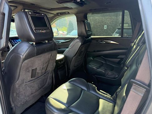 Used 2017 Cadillac Escalade Platinum image 14
