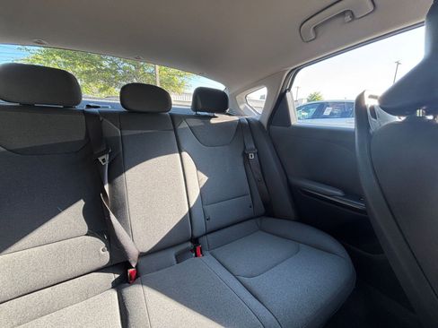 Used 2025 Kia K4 FWD image 38