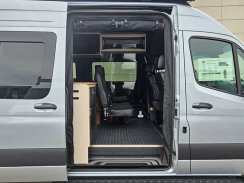 Used 2025 Mercedes-Benz Sprinter 2500 image 22