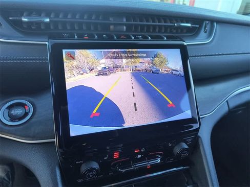 New 2025 Jeep Grand Cherokee Limited image 17