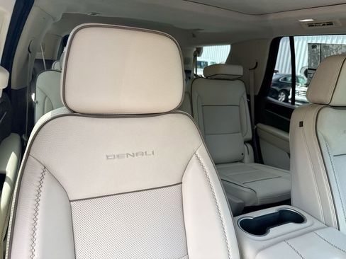 Used 2021 GMC Yukon Denali w/ Advanced Technology Package AWD/4WD image 34