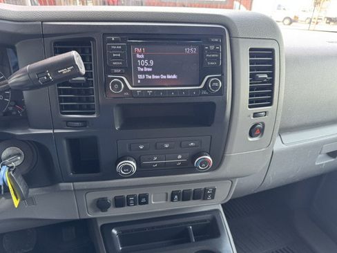 Used 2018 Nissan NV 3500 SV RWD image 13