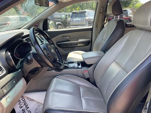 Used 2017 Kia Sedona LX w/ LX Essentials Premium Package FWD image 10