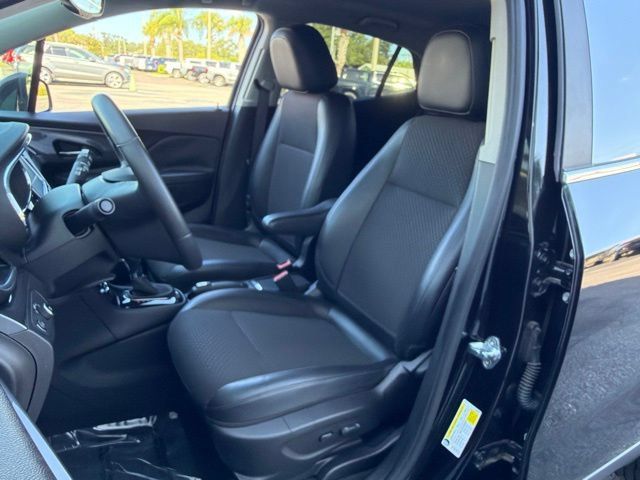 Used 2020 Buick Encore Preferred w/ Safety Package FWD image 13