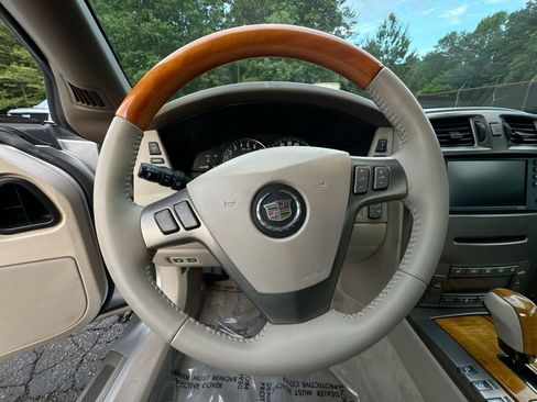 Used 2004 Cadillac XLR RWD image 16