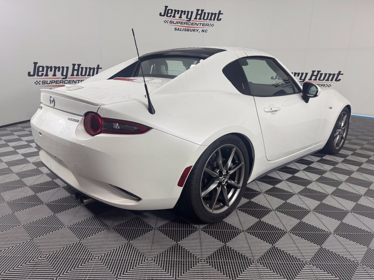 Used 2021 MAZDA MX-5 Miata RF Grand Touring RWD image 7