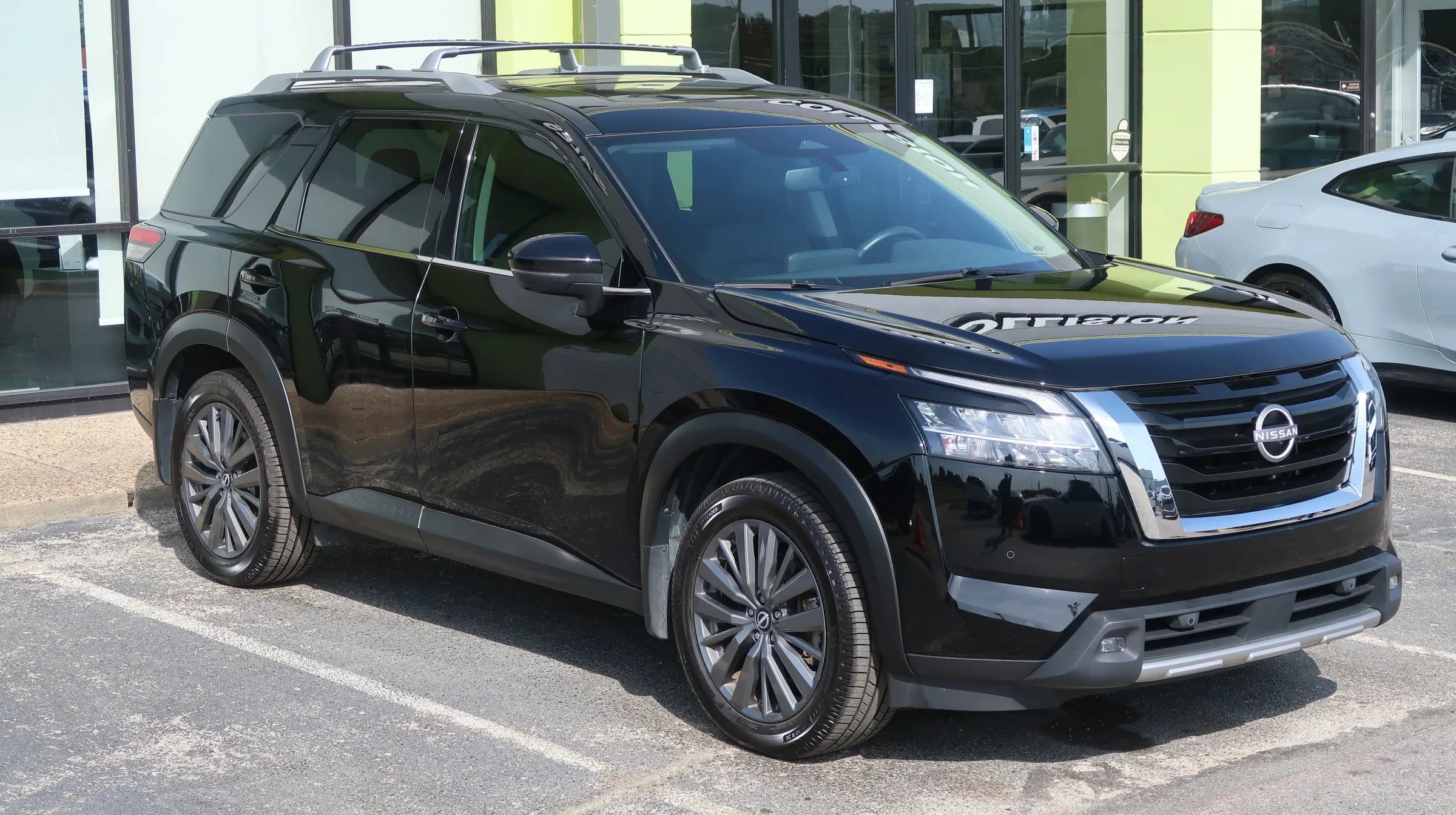 Used 2022 Nissan Pathfinder SL w/ SL Premium Package FWD image 5