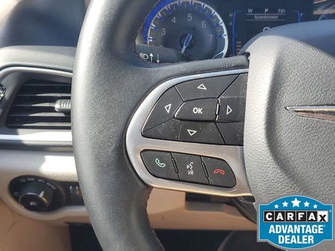 Used 2017 Chrysler Pacifica Touring-L w/ Tire & Wheel Group image 35